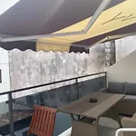 Ylona Apartment *