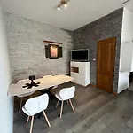 Ylona Apartment
