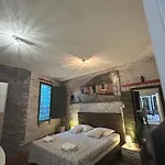 Ylona Apartment