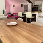 Ylona Apartment