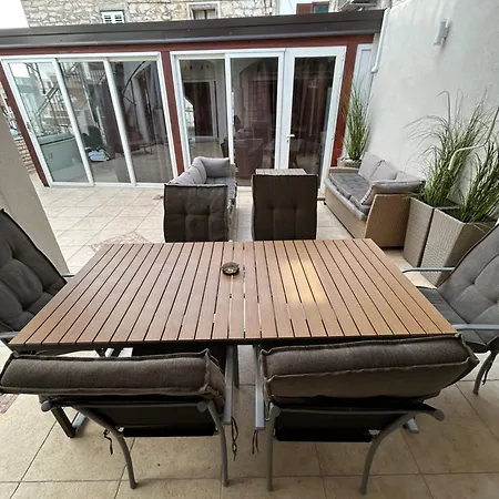 Apartman Villa Ylona *