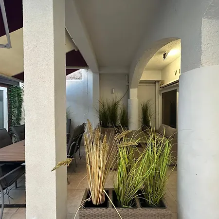 Villa Ylona Apartman