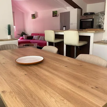 Villa Ylona Apartman