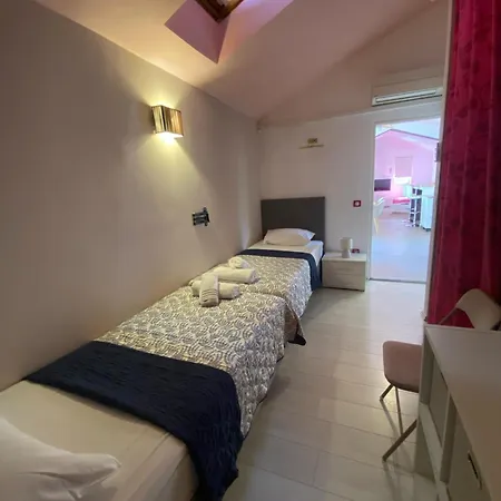 Villa Ylona Apartman *
