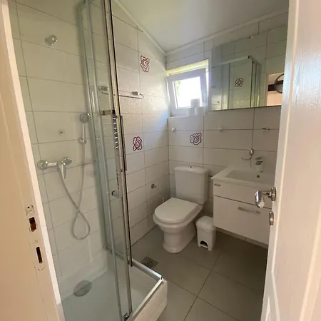 Villa Ylona Apartman *