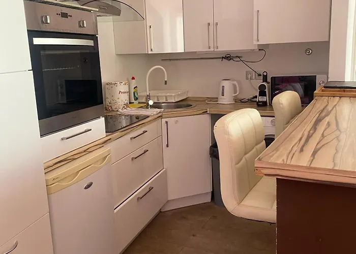 Ylona Примоштен